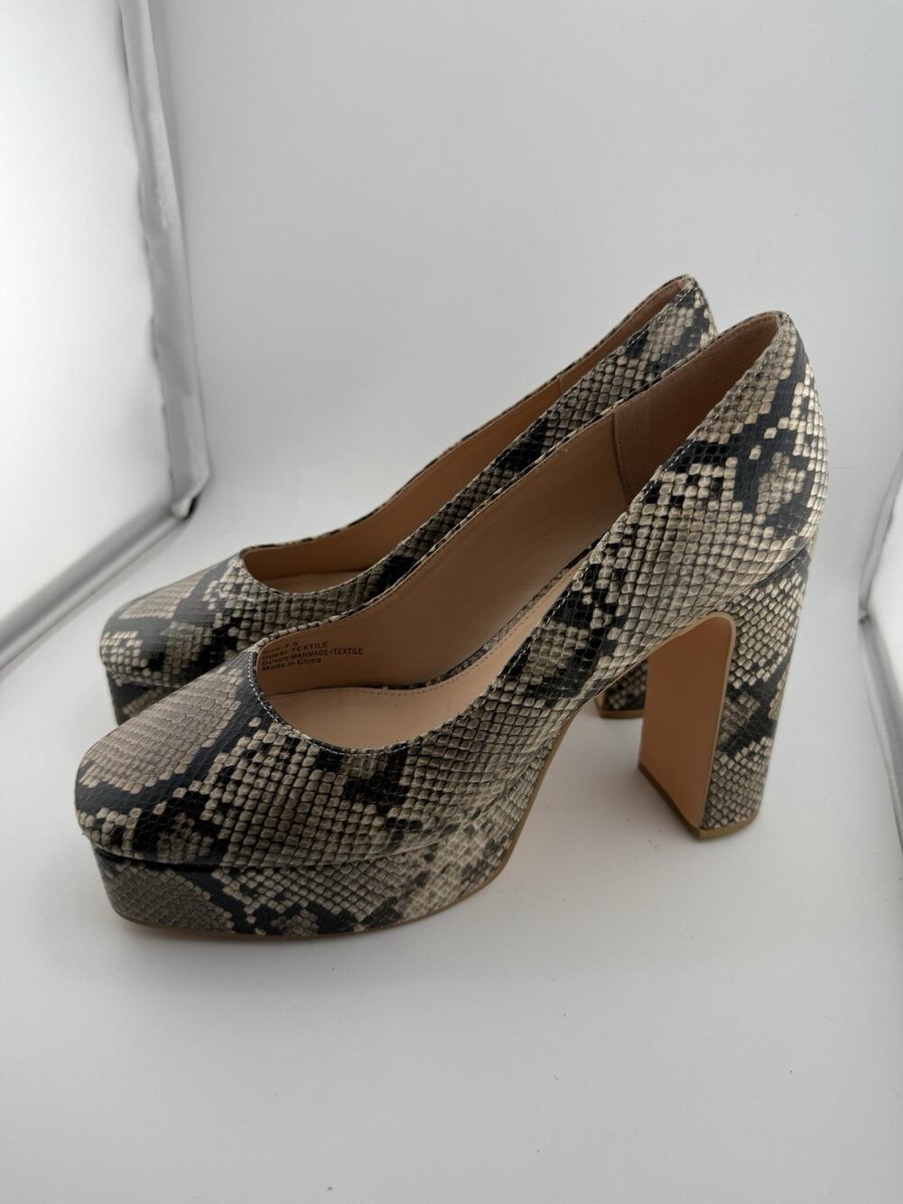 NWOB NY&C $85 Snakeskin Print Platform Block Heel Pumps Neutral Size 7.5